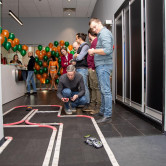 Гонки на радиоуправляемых машинках в офисе на 23 февраля