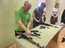 Мастер класс по сборке разборке макетов оружия на 23 февраля