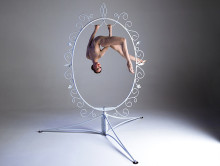 Номер девушка в зеркале на 23 февраля