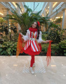 Артисты цирка в различных образах на 8 марта