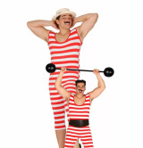 Артисты цирка в различных образах на 8 марта