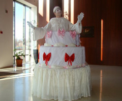 Бутафорский торт с танцором внутри на 8 марта