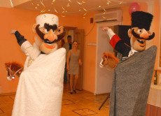 Комические ростовые куклы на 8 марта