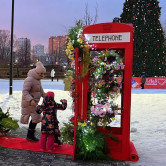 Фото зона телефонная будка на 8 марта 