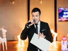 Ведущий на 8 марта