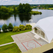 Шатер для корпоративов на природе у воды