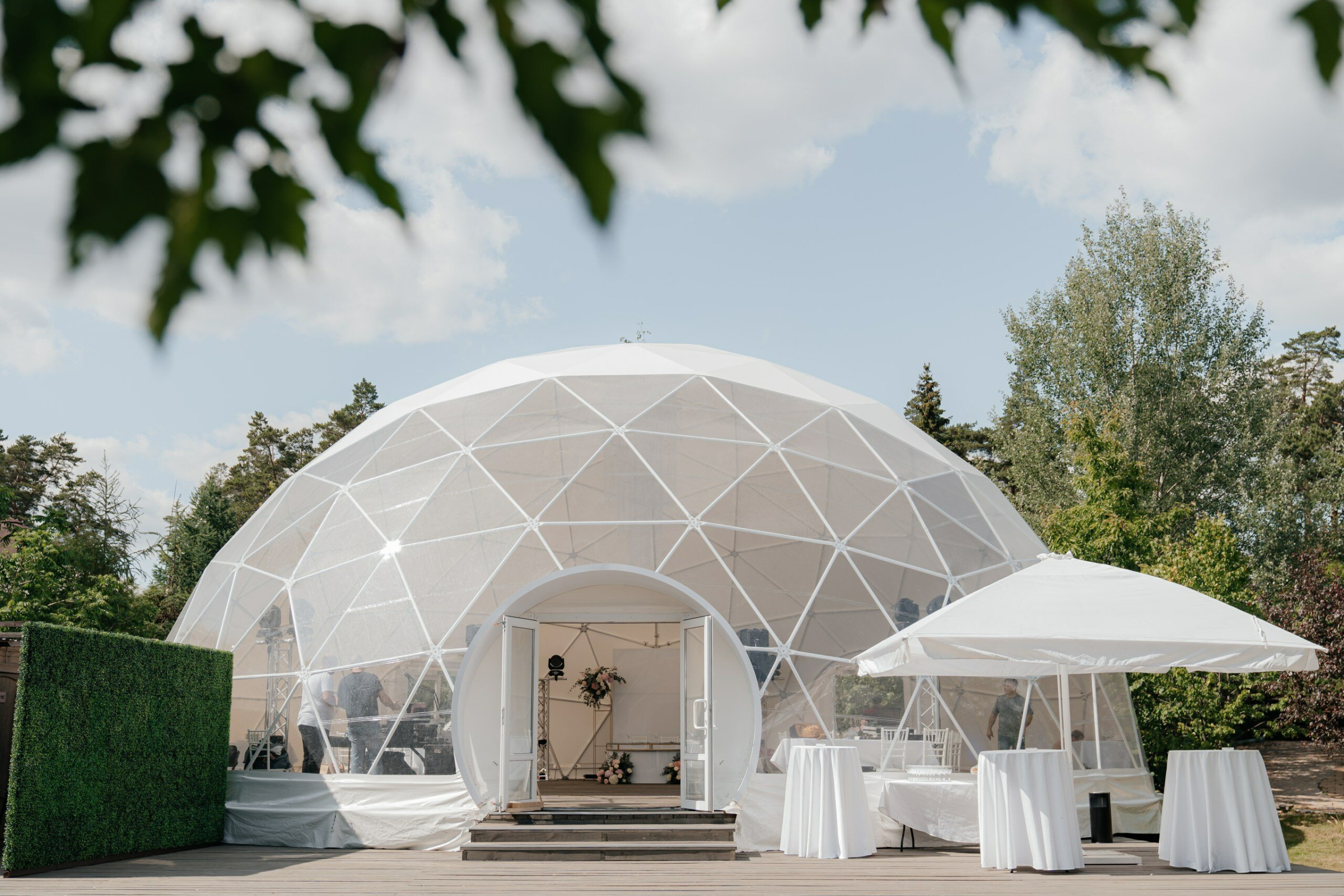 шатер для мероприятий и праздников на природе в Подмосковье