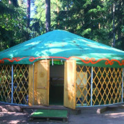 Шатер для мероприятий в лесу в Подмосковье