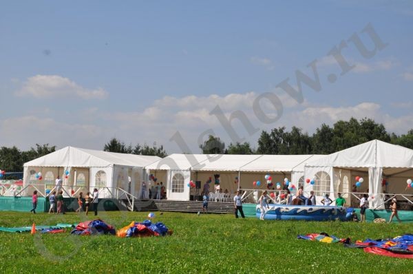Площадка корпоративного отдыха с шатром