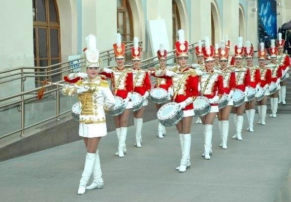 заказать оркестр барабанщиц на юбилей компании