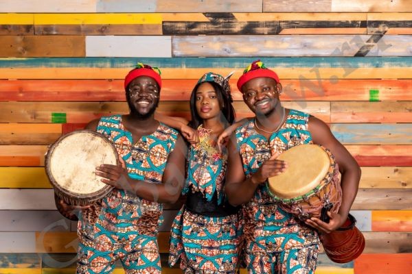 Африканский ансамбль барабанщиков и танцоров