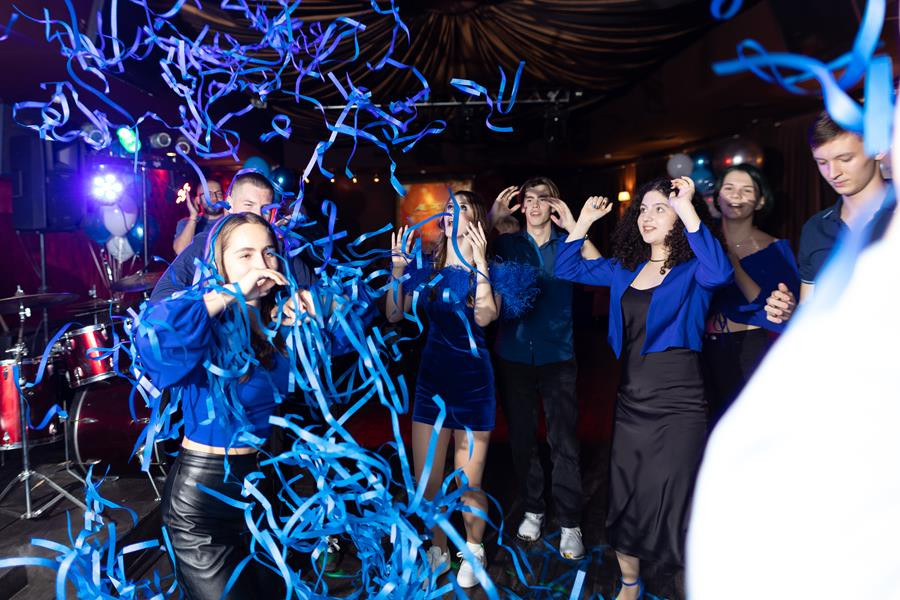 Бумажное шоу на праздники и мероприятия