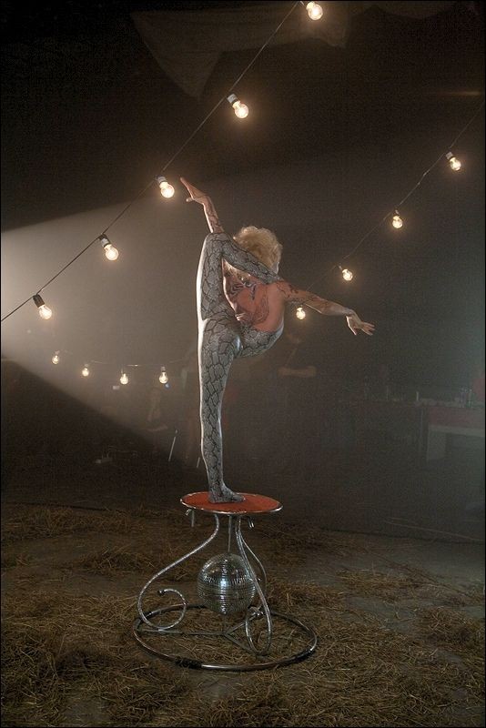 Оригинальный цирковой номер Девушка Змея