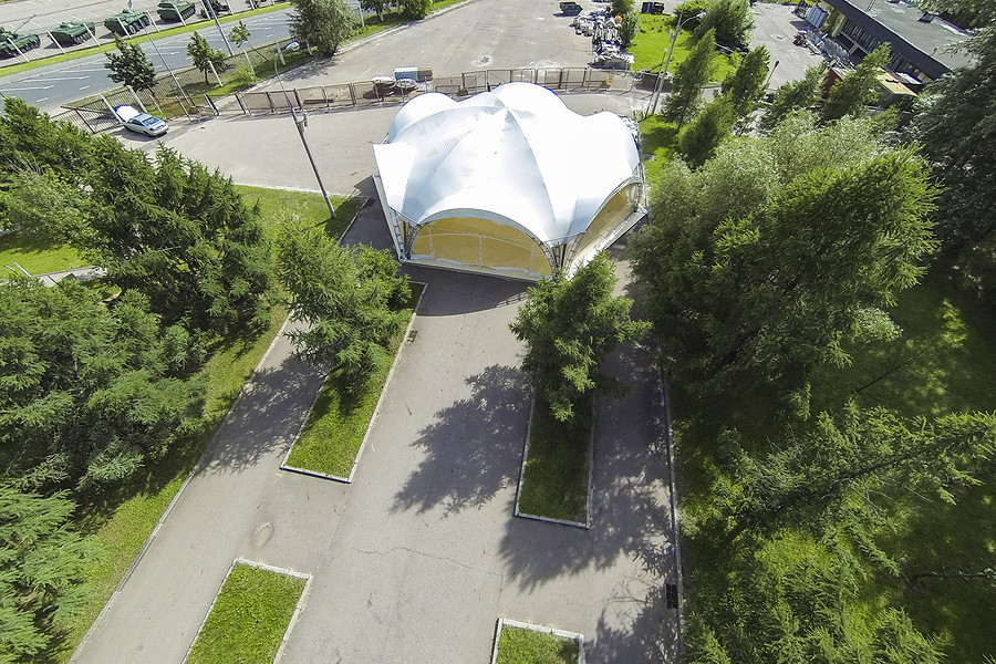 Площадка с шатром для мероприятий в Москве